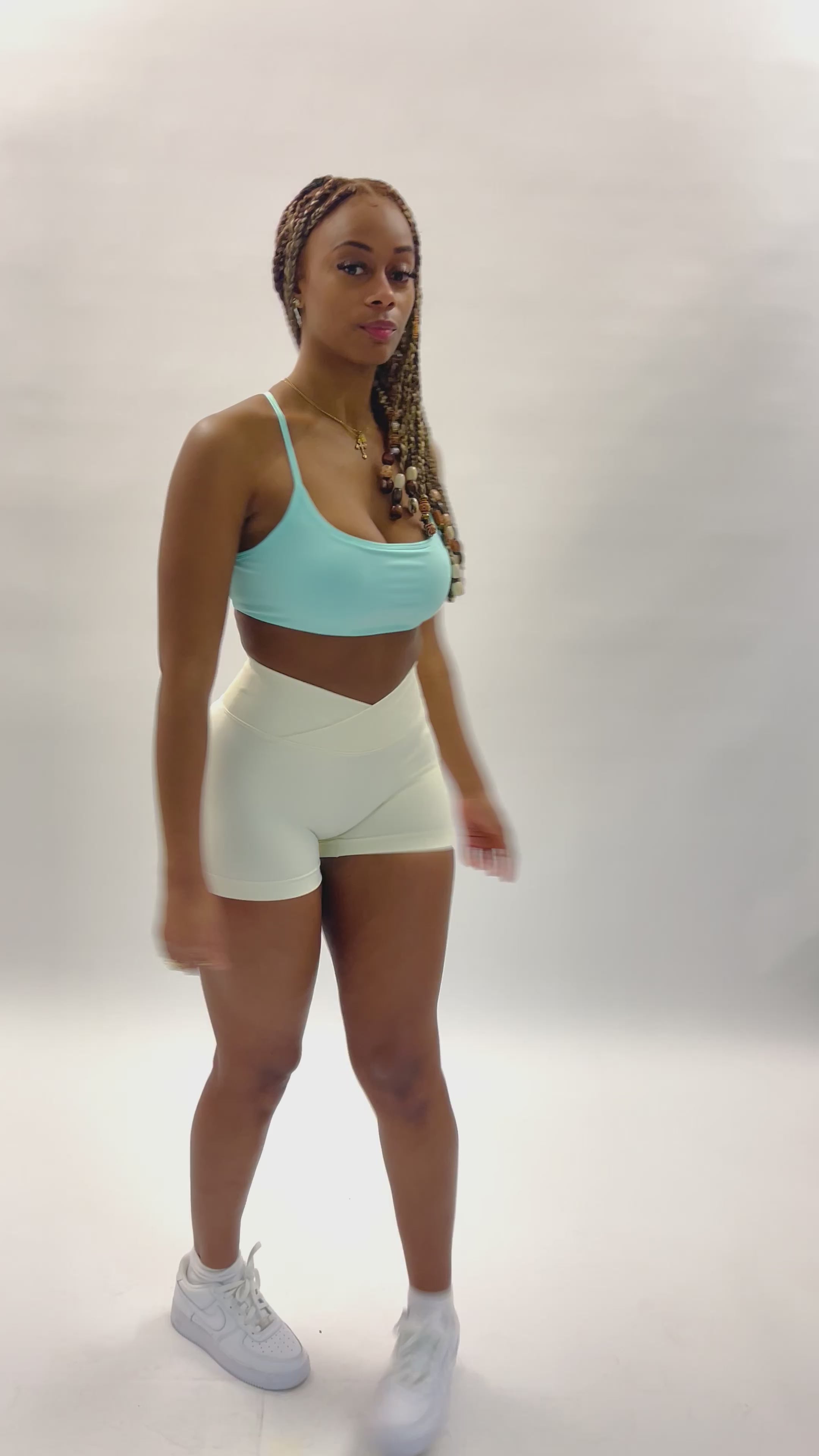 Seamless V Cut Scrunch Shorts